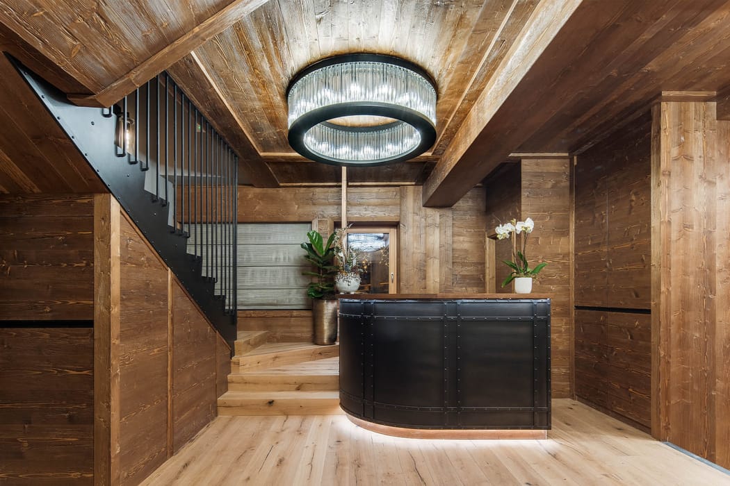 Reception in legno con bancone Casa Guargnè